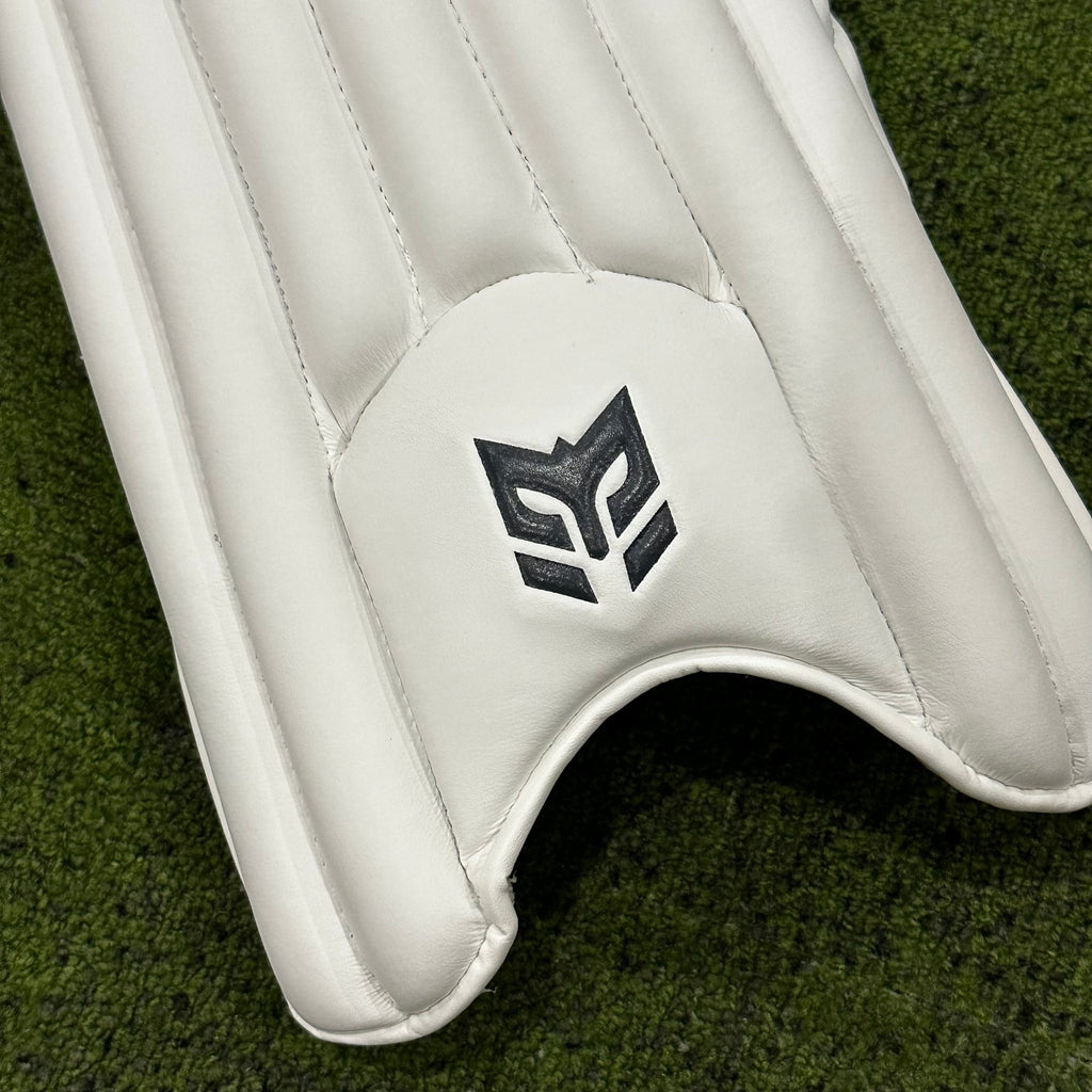 Armour Cricket Legends (Top of the line) Batting Leg Guard with Gel Tech - Players Grade - Cricket Leg Guards - Wiz Sports